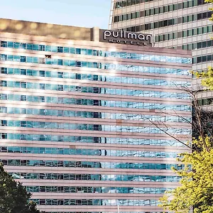Pullman Paris La Defense קורבוו